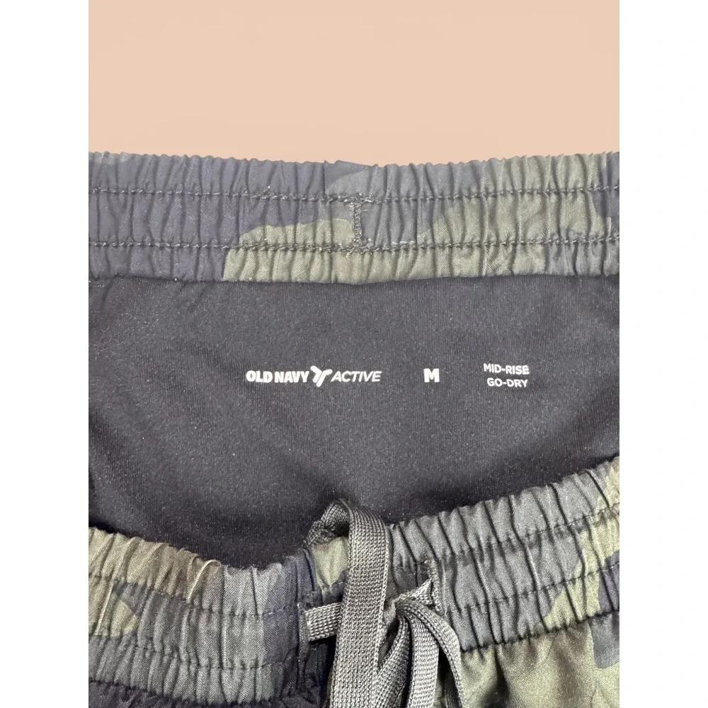 Lot of 3 All in Motion & Old Navy Active Women Shorts Medium Camo Black Fuchsia - Picture 8 of 10
